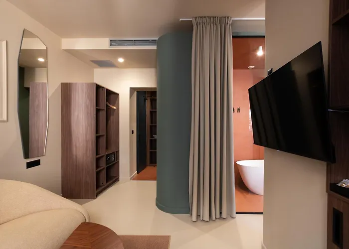 Hotel Boutique Opera 4*